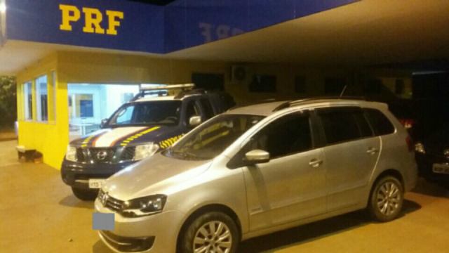 Após roubar veículo no Estado de São Paulo, ladrão é preso pela PRF na região do Bolsão O ladrão de 27 anos confessou o crime aos policiais da PRF. (Foto: Assessoria)