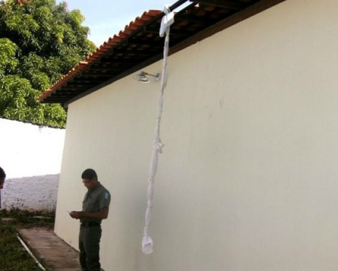 Após fuga polícia realiza “Operação Pente Fino” no Presídio de Paranaíba Os foragidos utilizaram uma corda para pular o muro
Foto: Divulgação