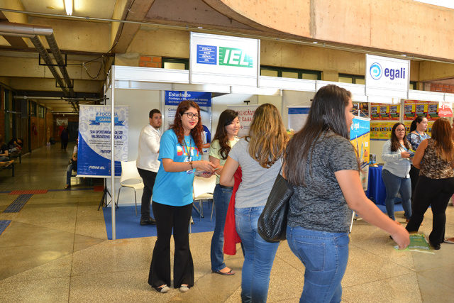 A blitz foi direcionada aos acadêmicos da UCDB (Universidade Católica Dom Bosco) durante a Feira de Negócios da instituição de ensino superior. (Foto: Assessoria)