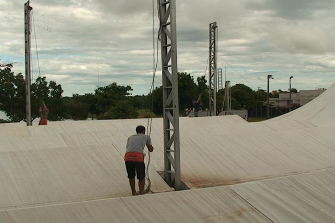 Veja vídeo de como está à montagem do Carnaval em Três Lagoas Mais de 8 mil foliões devem participar do Carnalegria