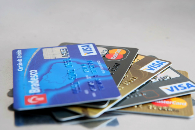 Juros dos cartões de crédito passaram para 435,58% ao ano.(Foto: Agência Brasil)