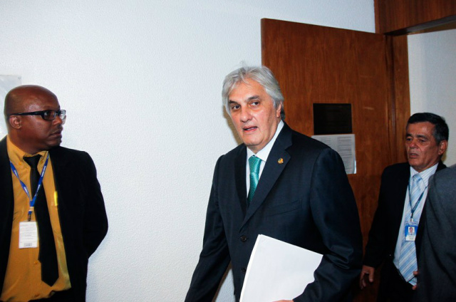 Em reunião da CCJ, Delcídio pede desculpas a senadores e ao povo brasileiro Senador sul-mato-grossense Delcídio do Amaral (sem partido) (Foto: Beto Barata/Agência Senado)