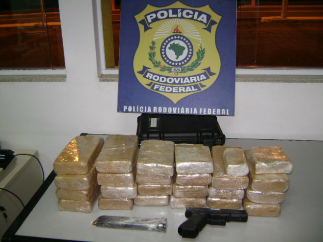 PRF apreende cocaína e pistola na BR 267 em Bataguassu Cerca de 22 quilos de cocaína foi apreendido em Bataguassu
Foto: Assessoria de Comunicação