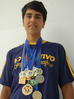Estudante paulista de 17 anos é aprovado na Universidade de Harvard Gustavo Haddad conquistou mais de 40 medalhas
em olimpíadas
Foto: Divulgação