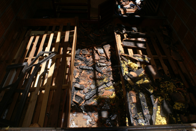Jovem que teve casa incendiada pelo ex, relata o drama vivido em seis anos Os filhos da jovem estão recebendo acompanhamento psicológico
Foto: Guta Rufino