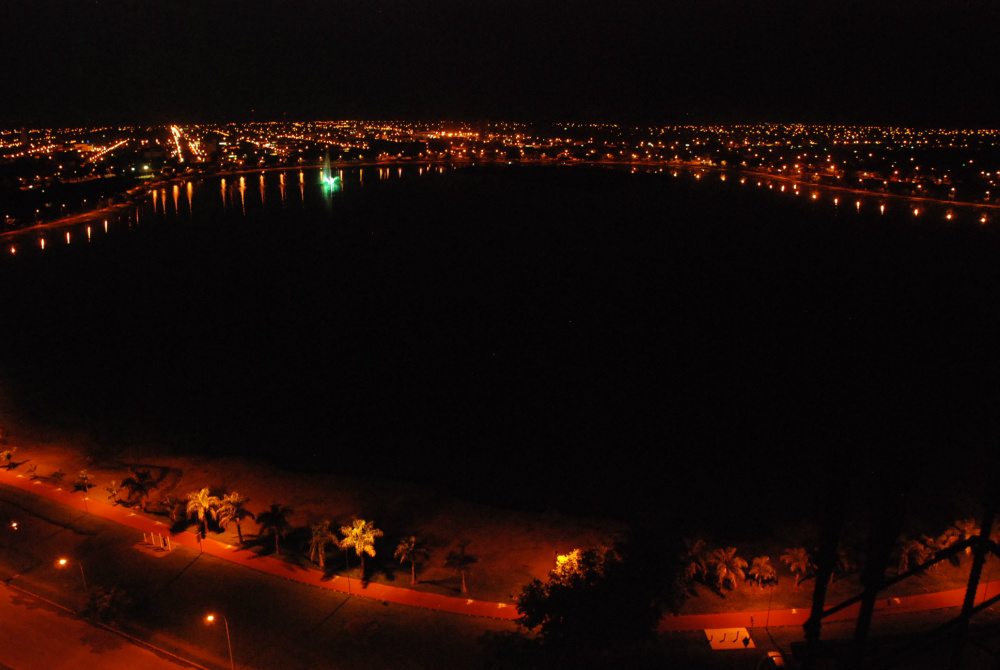 Prefeitura realiza reparo na iluminação da Lagoa Maior e limpeza de logradouros Além da iluminação interna da Lagoa Maior, será dada manutenção em postes de ruas e avenidas da Cidade. (Foto: Assessoria)