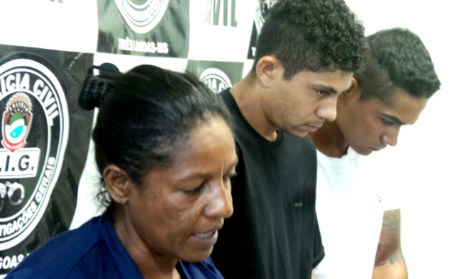 Ana Cláudia Cândida de Oliveira,  seu filho Felipe Alisson Oliveira Lima, e Daniel Rodrigues dos Santos. (Fotos: Ricardo Ojeda/ Perfil News). 