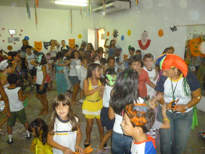 Crianças de uma escola de Três Lagoas entram dançam no ritmo de carnaval
Foto: Adriano Vialle
