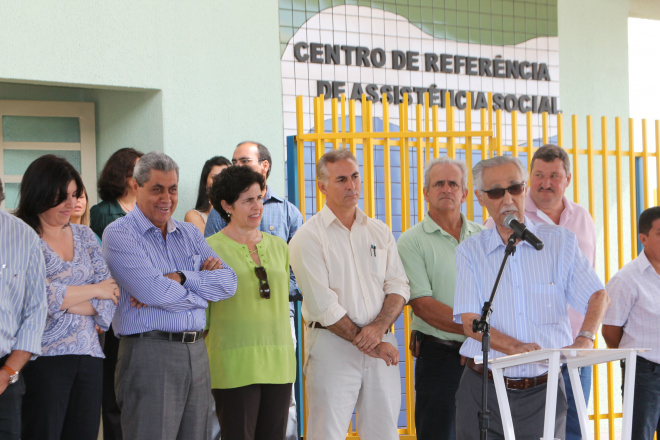 Durante inauguração do Cras,que recebeu o nome de Celina Martins Jallad, ex-deputada e ex-conselheira do Tribunal de Contas, que morreu no ano passado, o ex-governador Wilson Barbosa Martins marcou presença para agradecer a homenagem feita à sua filha (Foto: Ricardo Ojeda)