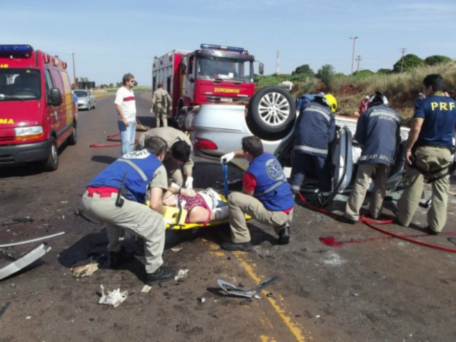 Veja fotos e vídeo do acidente que morreu o tio de Michel Teló Em estado grave, as outras vítimas foram socorridas e encaminhadas para o Hospital Bom Jesus, em Toledo (Fotos:RadarBO)