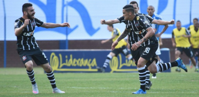 Corinthians tem 1º turno melhor que em anos de título por pontos corridos Luciano anotou dois gols na vitória do Corinthians por 2 a 1 sobre o Avaí. (Foto: Divulgação)