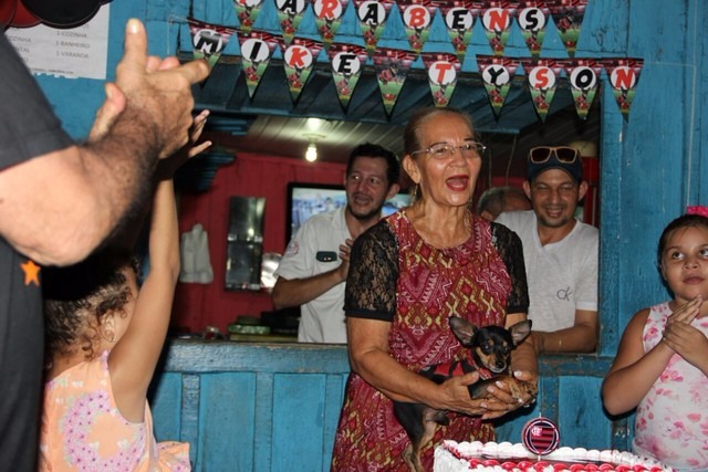 Com bebida liberada, dono fecha bar para festa de aniversário de cachorro Mike Tyson comemorou três anos celebrou em bar no bairro Alvorada (Foto: Arquivo Pessoal)