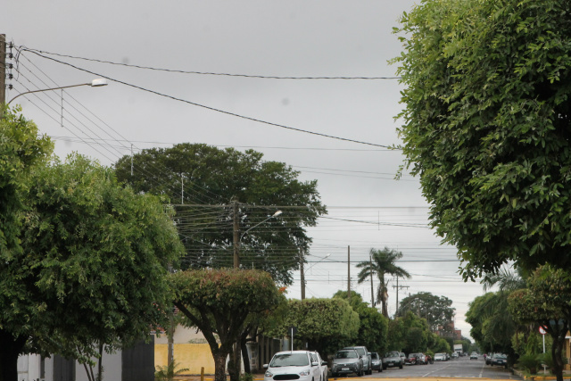 Com tempo nublado e fechado, há previsão de mais chuva nesta quarta-feira em Três Lagoas. (Foto: Patrícia Miranda)