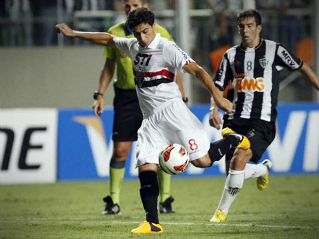 São Paulo e Atlético Mineiro iniciam duelo brasileiro Primeiro confronto entre paulistas e mineiros terá o recorde de público do futebol brasileiro em 2016.(Foto:FoxSports)