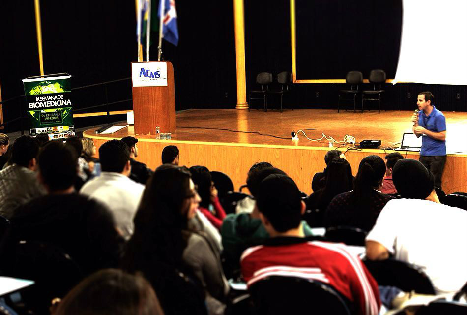 Saúde promove palestra sobre Zika, Chikungunya e Zika para universitários Na ocasião, foram apresentados os trabalhos realizados pela equipe no controle, prevenção e combate ao mosquito Aedes Aegypti. (Foto: Assessoria)