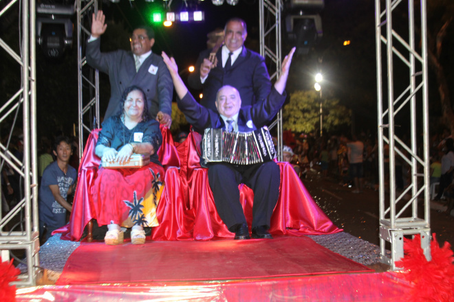 A X-15 da Vila Piloto foi a última e entrar na avenida e prestou homenagem ao músico Amilton Roldão de Souza, o Brancão (Foto: Ricardo Ojeda)