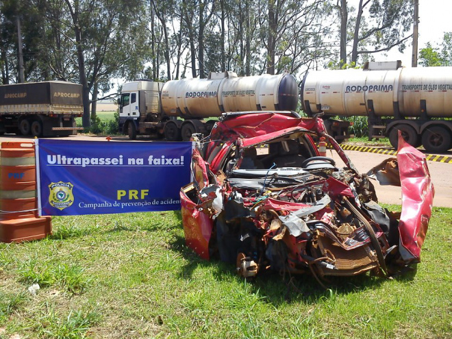 Carcaças de veículos acidentados utilizados pela PRF
Foto: PRF
