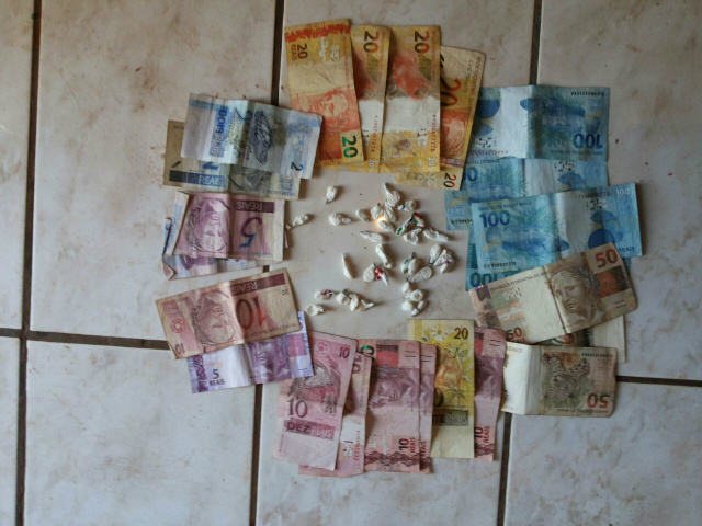 Segundo a Polícia, a mulher comprou R$ 150,00 de crack em Chapadão do Sul e pretendia lucrar R$ 760,00 (Foto: Site Eu Conto Tudo)