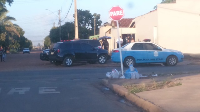 "Não Matarás": Operação Policial busca em Três Lagoas autores de assassinato Foto enviada por morador do bairro de Santa Rita: moradores acordaram com o som do helicóptero.