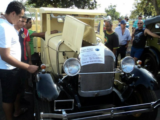 Encontro de carros antigos já aconteceu em Três Lagoas e meta agora é o lançamento do Clube de Carros Antigos (CCA) do município (Foto: assessoria de Imprensa)