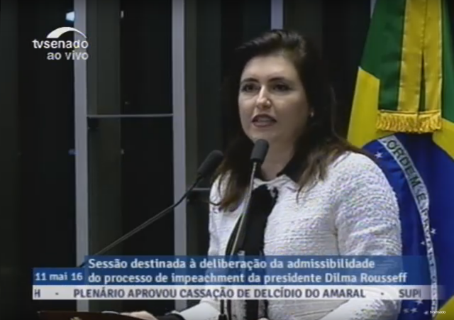 Simone Tebet diz que o Brasil está parado devido à crise econômica A senadora três-lagoense Simone Tebet durante discurso na sessão extraordinária nessa quarta-feira (Foto: Reprodução/TV Senado)