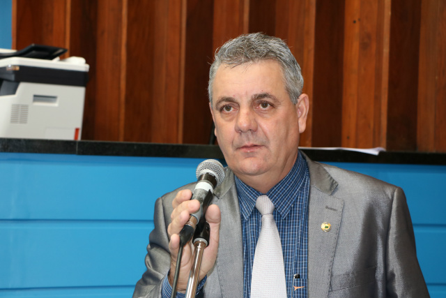 O deputado estadual Angelo Guerreiro solicitou agilidade na implantação da rede de esgoto e drenagem pluvial em Água Clara e Brasilândia (Foto: Assessoria)