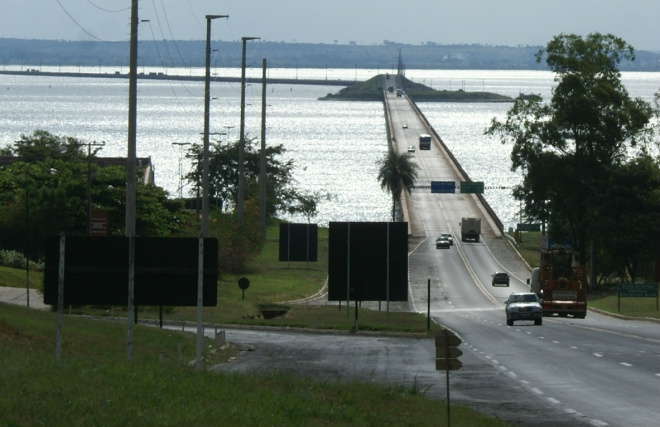 Imagem da ponte professor Maurício Joppert que mede 2.550 metros de extensão e foi inaugurada em 21 de agosto de 1965 e desde então não passou por nenhuma reforma completa (Foto: Arquivo/ Ricardo Ojeda)   