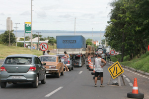 Usuários tem que aguardar mais meia hora na fila (Foto: Ricardo Ojeda)