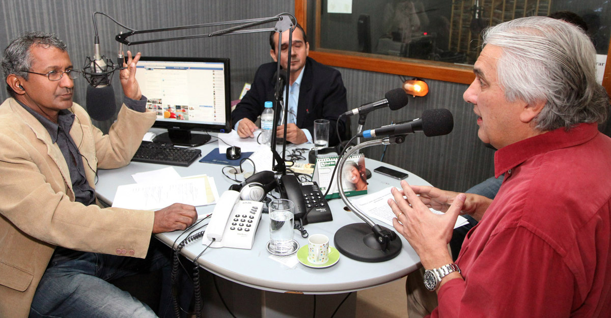 Delcídio anunciou metas para o esporte em entrevista ao jornalistas Arthur Mário e Marcelo Nunes (Foto: Divulgação/ AI)