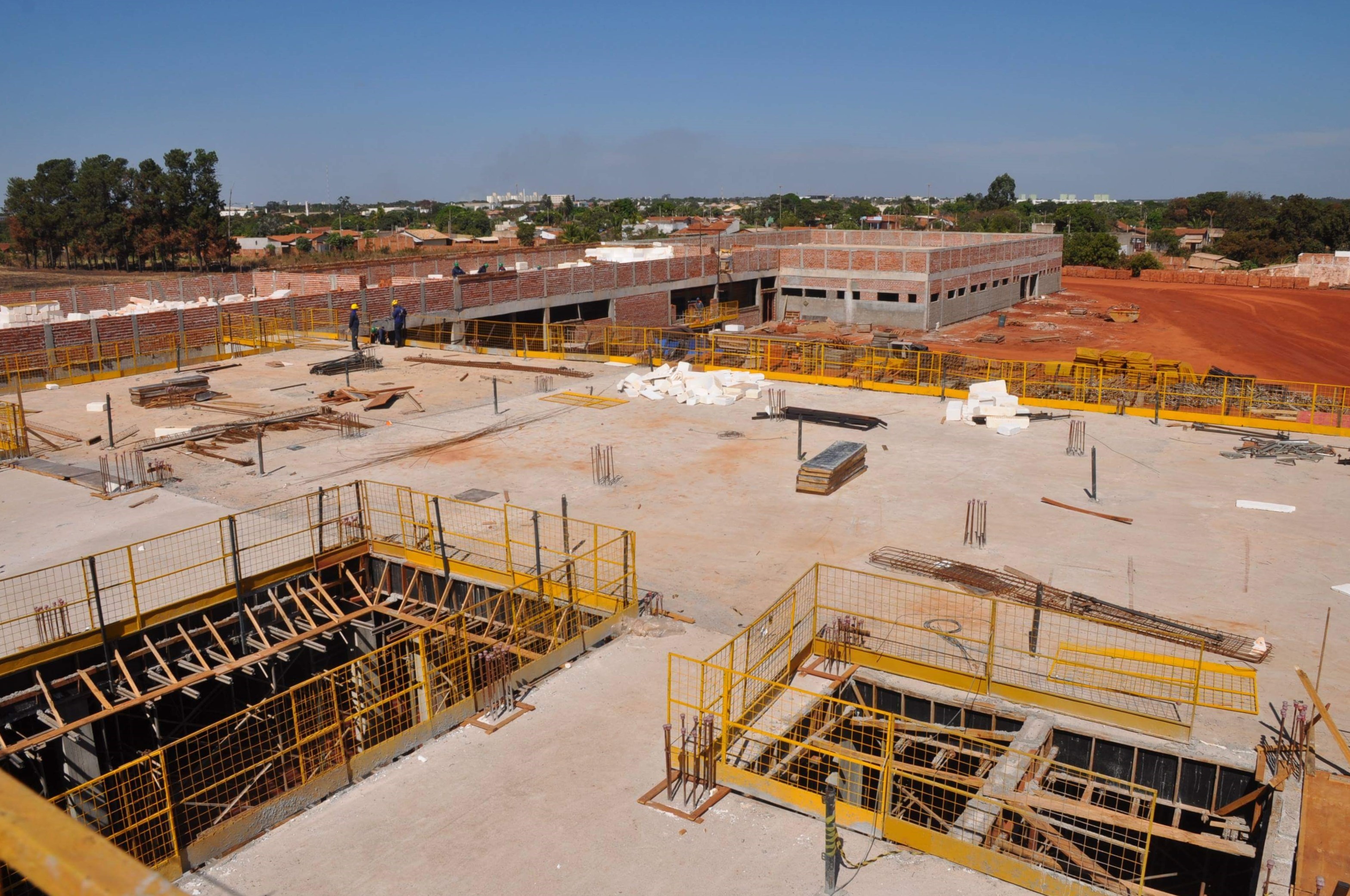 Para garantir a ampliação dos atendimentos em saúde, está em construção um Hospital Regional na cidade. (Foto: Assessoria).