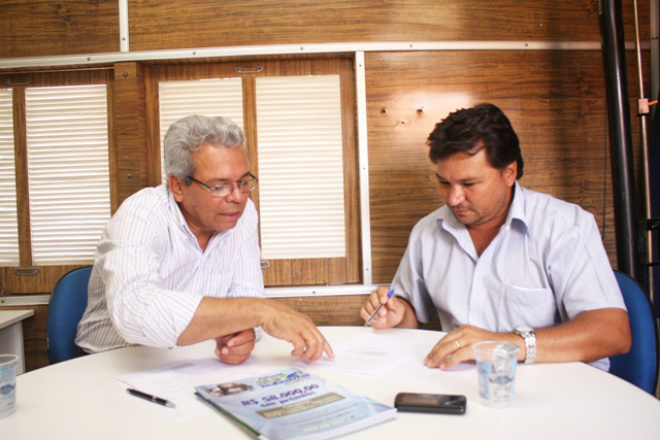Idevaldo reúne-se com gerente do Senai de Três Lagoas O vereador Idevaldo foi até o Senai para saber sobre as inscrições dos cursos oferecidos pelo Programa de Mobilização Nacional da Indústria do Petróleo e Gás - Promimp