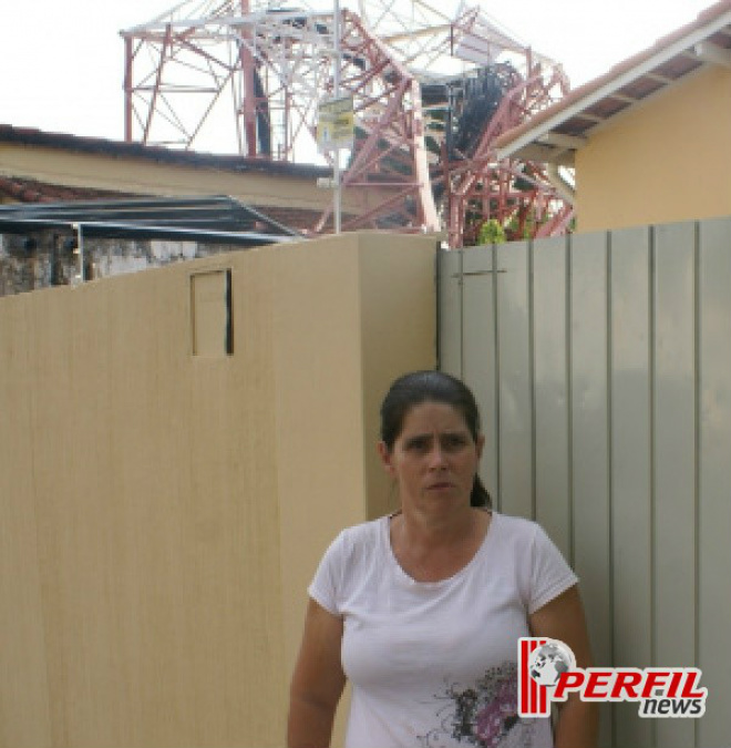 Mônica Dias Latta que teve a casa recuperada que perdeu a visão após ter seus psicológico afetado através da queda da torre
Foto: Arquivo/Perfil News
