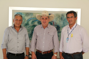 Deputado Angelo Guerreiro busca investimentos da Sanesul para Três Lagoas O Diretor Presidente da Sanesul (àesquerda), o deputado Angelo Gurreiro (ao centro) e o Diretor Regional em Três Lagoas (à direita) (Foto: Assessoria)