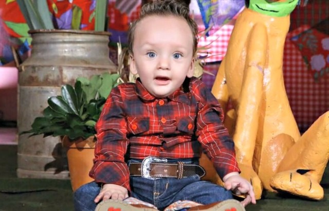 Criança de 1 ano cai com andador em piscina e morre afogada Davi Luiz Munhoz Koch, de 1 ano, faleceu em piscina (Foto: Wellington Hans Pereira Koch/ Arquivo pessoal)