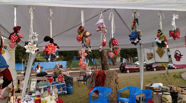 Artesanatos confeccionados em presídio de Jateí são expostos em eventos Quem passou pelos locais pode conferir os trabalhos expostos e adquirir produtos artesanais. (Foto: Divulgação/Assessoria)