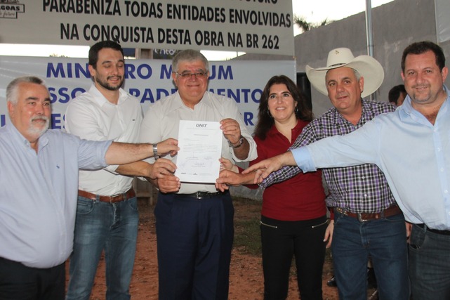 Autoridades assinaram a ordem de serviço para a execução das obras da BR-262, que já tiveram início e deve ser concluída em dois anos. Fotos: Márcia Héllen