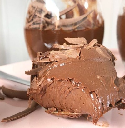 Vai uma receitinha fácil para o final de semana? Que tal essa mousse cremosa de chocolate? instagram.com/igorochaoficial