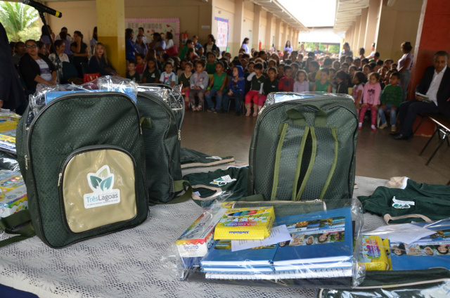 Marcia Moura entrega uniformes e kits escolares para alunos da REME Ao todo, 14.700 alunos serão beneficiados com uniforme, mochila e kits escolares. (Foto: Assessoria)
