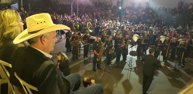 PROGRAME-SE! Veja tudo o que acontece hoje no aniversário da cidade Na noite de ontem, o Festival de Bandas e Fanfarras levou milhares de pessoas à Lagoa Maior. Foto: JJ Caju