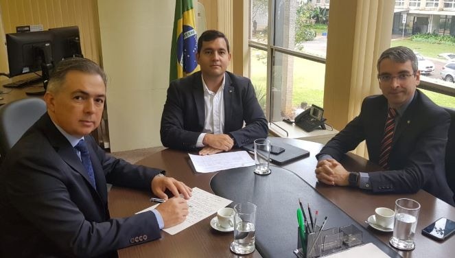 MS tem R$ 390 milhões a receber de bens do tráfico Em Brasília, Videira (esquerda) se reuniu com representantes da Senad - Foto: Divulgação