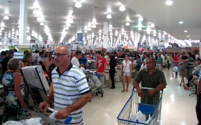 Shopping China recebeu milhares de clientes durante o Carnaval Grande variedades de produtos importados, bom atendimento e dólar em baixa foram atrativos para os turistas fazer as compras no Shopping China (Fotos: Assessoria de Comunicação)
