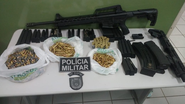 PM de Camapuã e Figueirão apreende, munições, armamentos e mais de 3 mil quilos de maconha PM de Camapuã e Figueirão apreende, munições, armamentos e mais de 3 mil quilos de maconha