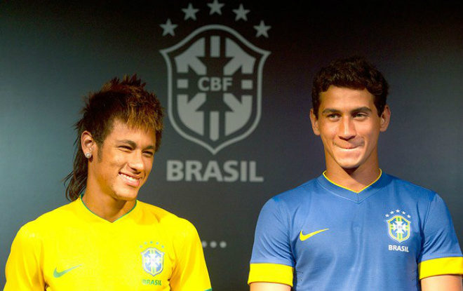 Enquanto Neymar será titular, Paulo Henrique Ganso será banco contra a Bósnia (Foto: Felipe Dana / AP)
