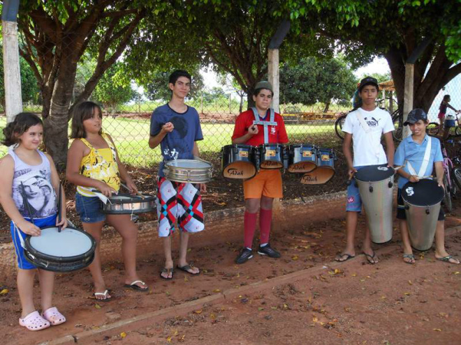 Crianças e adolescentes participam dos ensaios de percussão
Foto: Assessoria de Comunicação