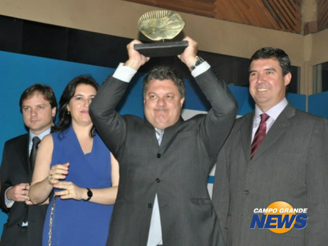 Chapadão ganha prêmio por ações para microempresas e agronegócio Prefeito Jocelito Krug recebe prêmio de melhor projeto.
Foto: Divulgação/Sebrae