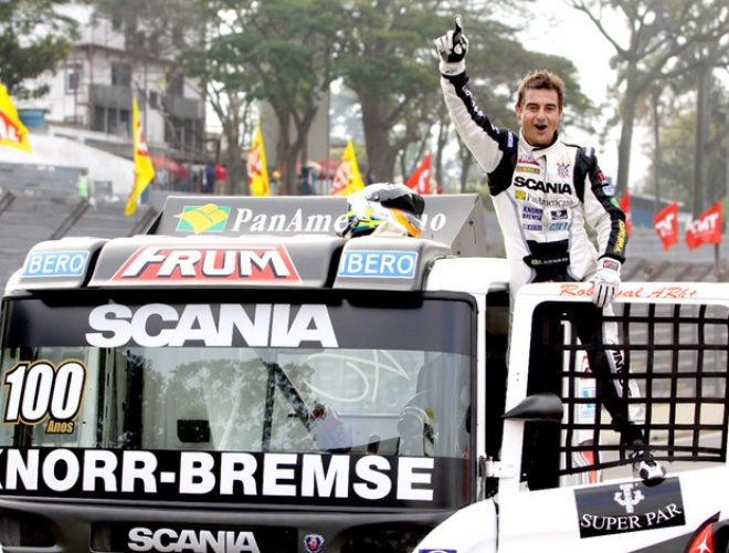 Roberval Andrade, piloto do Corinthians, foi campeão de Fórmula Truck em 2010 (Foto: Divulgação)