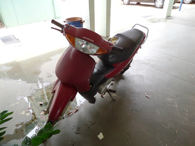 Após denúncia anônima, Rotai recupera moto furtada Honda Biz é recuperada pela Rotai, na Vila Verde (Foto: Marco Campos)
