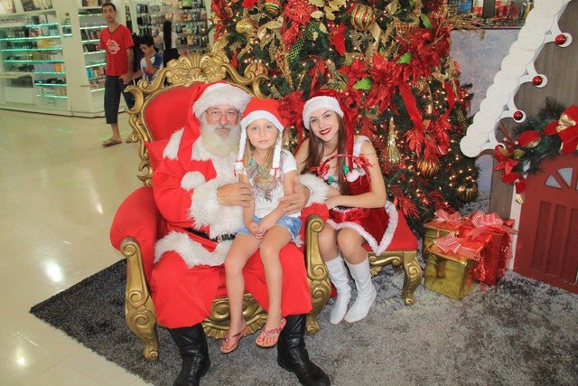 Há 34 anos, jornalista de MS interpreta o personagem do Papai Noel Nos últimos quatro anos é o Papai Noel exclusivo do maior e mais importante shopping do Paraguai, O Shopping China (Foto: Divulgação)