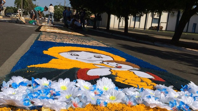 Tapete de Corpus Christi enche o centro da cidade de cor e fé Fotos: Augusta Rufino