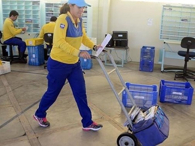 Correios passam a cobrar despacho postal em encomendas internacionais Movimentação em agência dos Correios de Campo Grande (Foto: Arquivo)